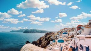 Practical playbook for UK creators to target Greek brands on LinkedIn, convert interest into course signups, and scale with a mix of outreach, ads and programmatic strategies.