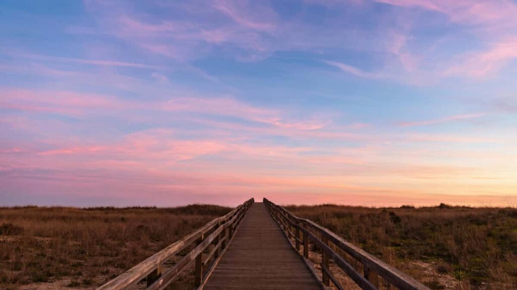 "Practical guide for UK creators on contacting Peruvian travel brands via Zalo and alternatives for sponsored hotel reviews, with outreach scripts, negotiation tips and measurement."