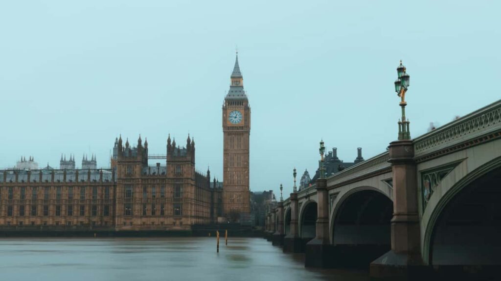 Practical guide for UK advertisers on sourcing Tanzania-based Line creators, running influencer-driven flash sales and turning hype into measurable conversions.