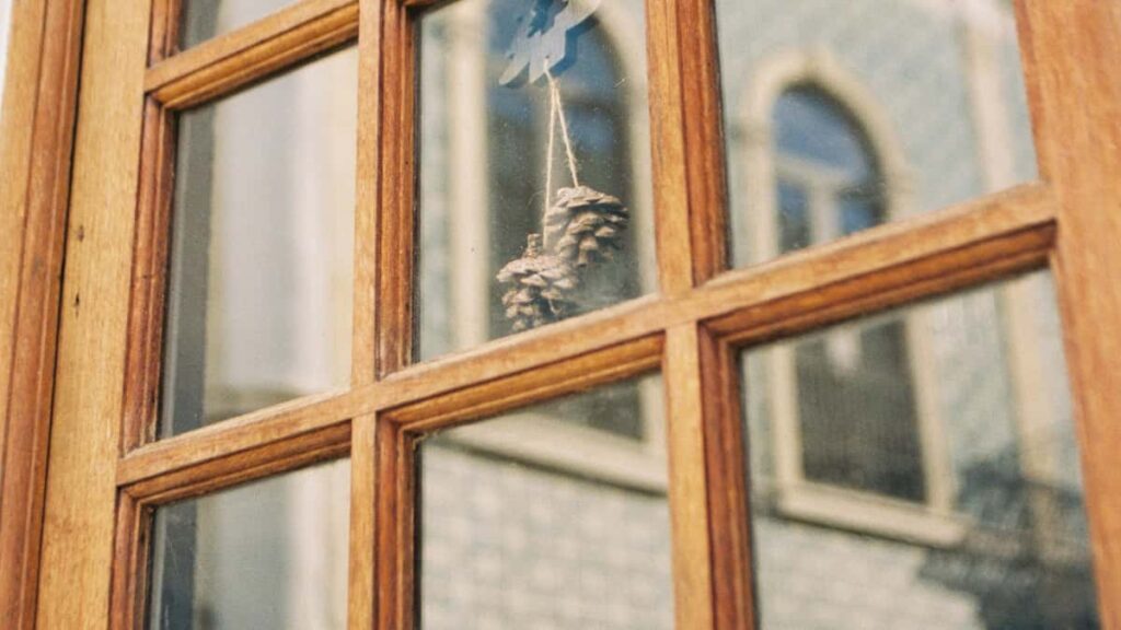 Practical playbook for UK creators to find, pitch and crosspromote with Montenegro brands on Takatak stepbystep outreach, campaign ideas, and measurement tips.