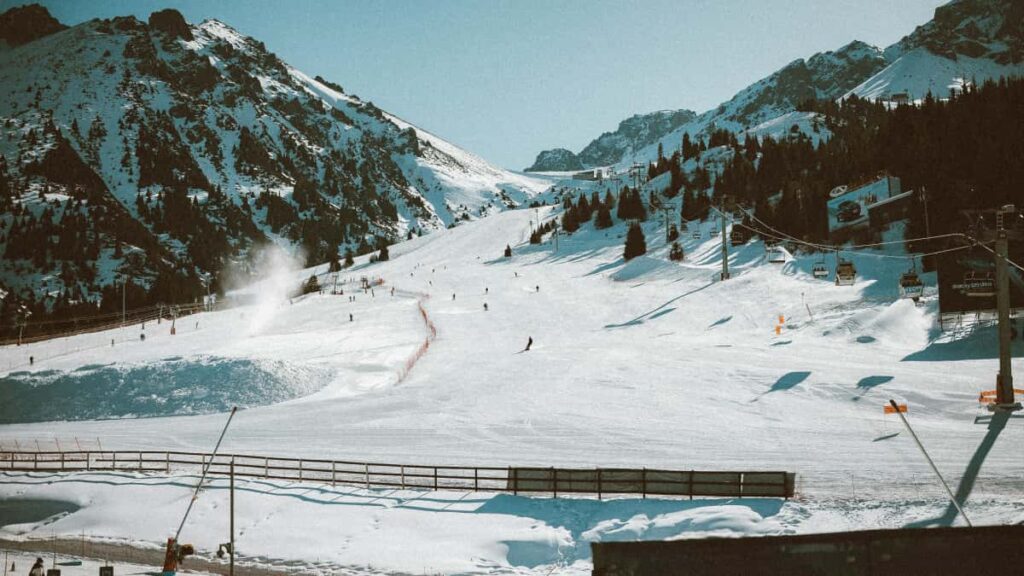 Practical guide for UK creators to connect with Thailand brands on Chingari and run effective giveaways that engage audiences across Asia. Tactics, outreach scripts, campaign mechanics and compliance tips.