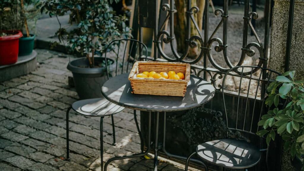 Practical guide for UK advertisers to find Azerbaijan Takatak creators and run seasonal dealstools, outreach templates and a step-by-step localised plan.