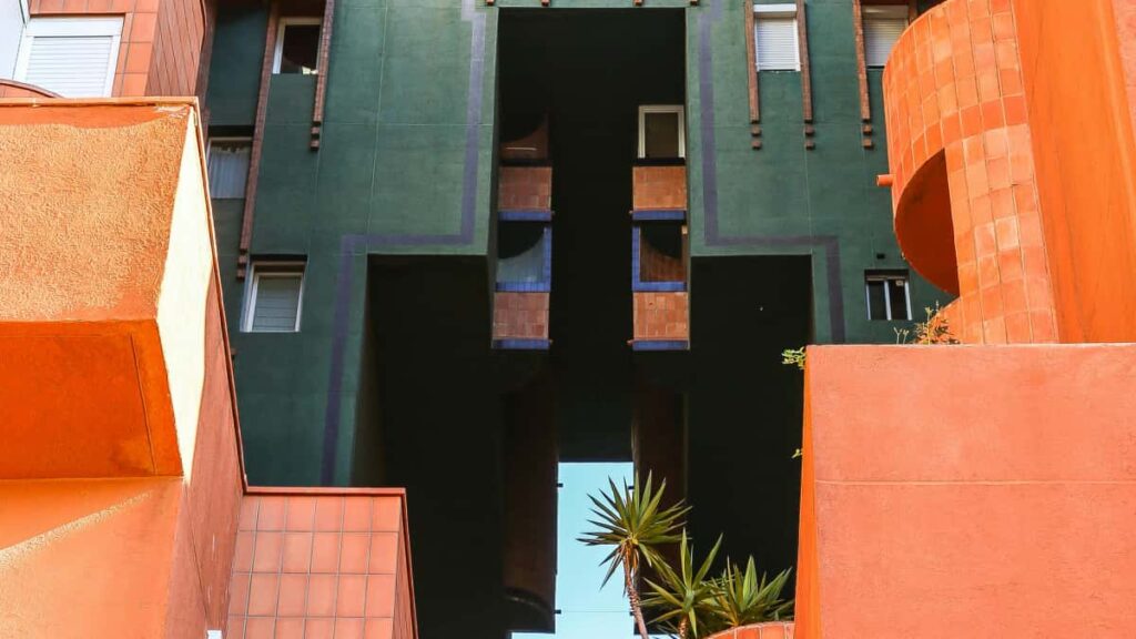 Practical playbook for UK creators to contact and pitch Turkish Etsy brands, build reputation, and secure high-value partnerships with authentic, gastronomy-led examples.