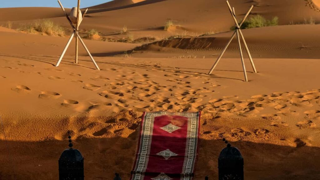 Practical, street-smart guide for UK creators on pitching Malaysian brands on Lazada to make song reaction videos outreach scripts, best platforms, legal tips and conversion hacks.