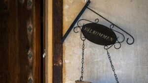 A practical UK creator's guide to finding, pitching and co-creating exclusive product bundles with South African brands via Reddit step-by-step, localised and risk-aware.