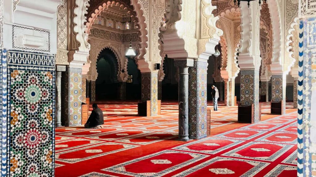 Practical guide for UK advertisers to discover and partner with Swedish Threads creators and style influencers sourcing, outreach, contracts and local trends.