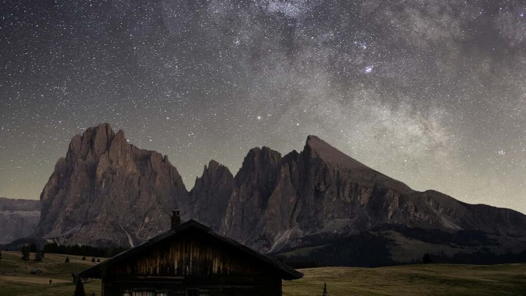 Practical steps for UK creators to contact Armenia brands on Facebook for productivity-guide collaborations.