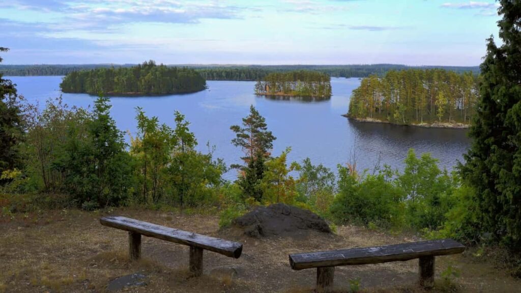 Practical guide for UK creators on pitching Egyptian brands via SoundCloud to style looks and score product collaborations.