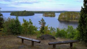 Practical guide for UK creators on pitching Egyptian brands via SoundCloud to style looks and score product collaborations.