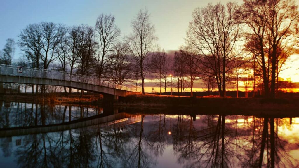 Practical guide for UK creators on using KakaoTalk to connect with Japanese brands, build trust with sponsors and expand into APAC markets.