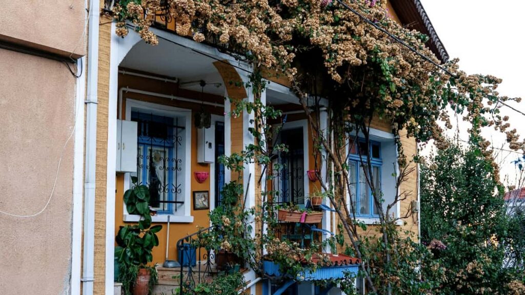 Practical steps for UK creators to contact Norway brands on Bilibili for wellness campaigns outreach, localisation, compliance and pitch templates.